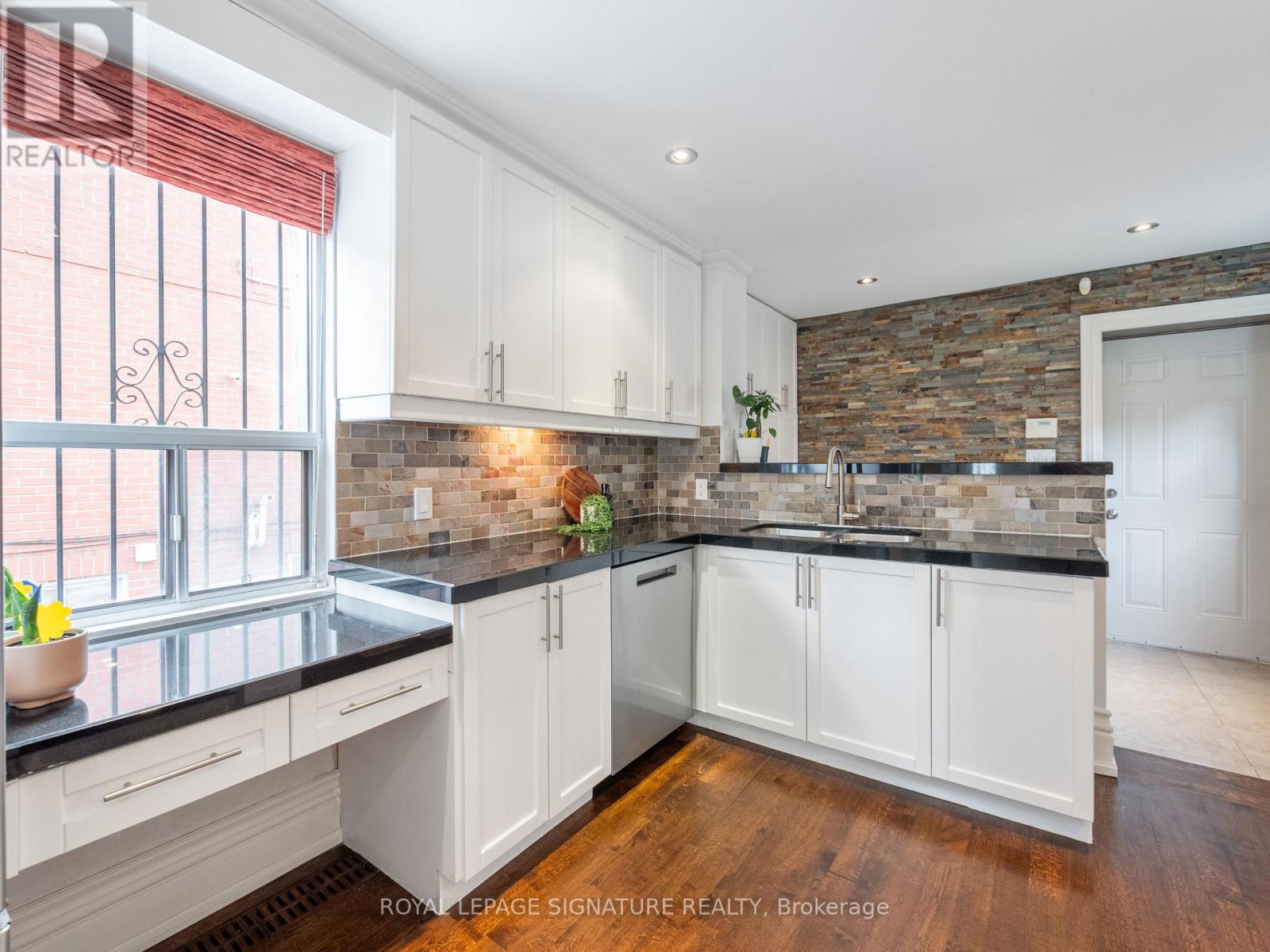 4 Whitaker Avenue, Toronto, Ontario  M6J 1A1 - Photo 9 - C13706284