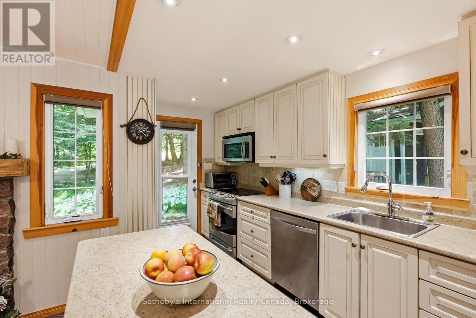 1061 Hurling Point Road, Muskoka Lakes, Ontario  P0C 1A0 - Photo 9 - X13706136