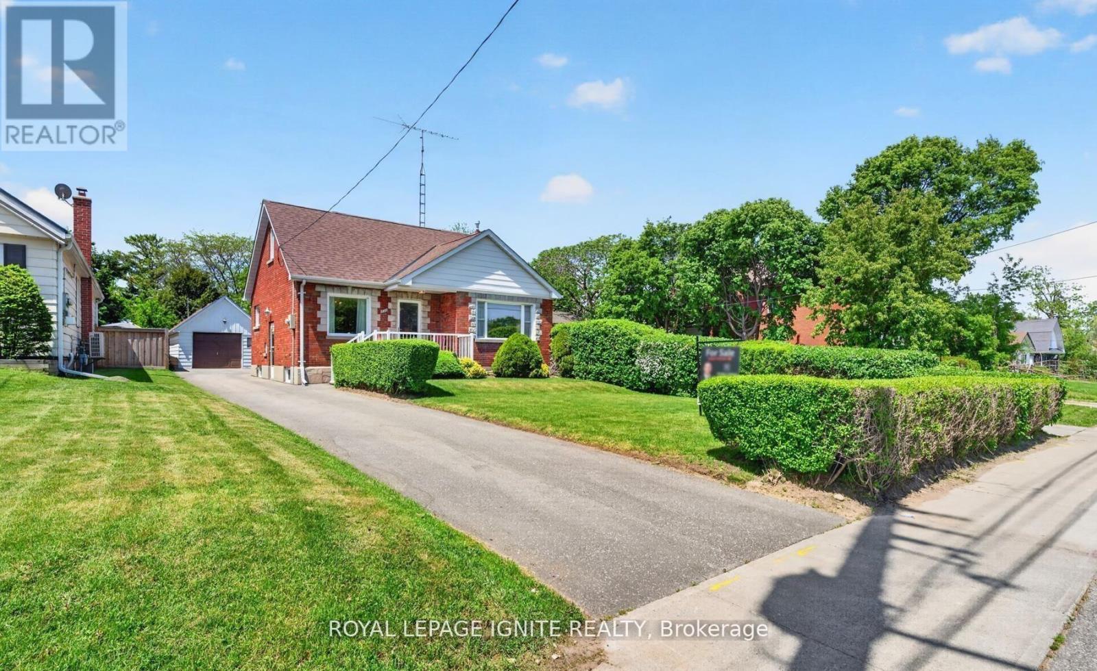 MAIN - 820 SIMCOE STREET N, Oshawa, Ontario