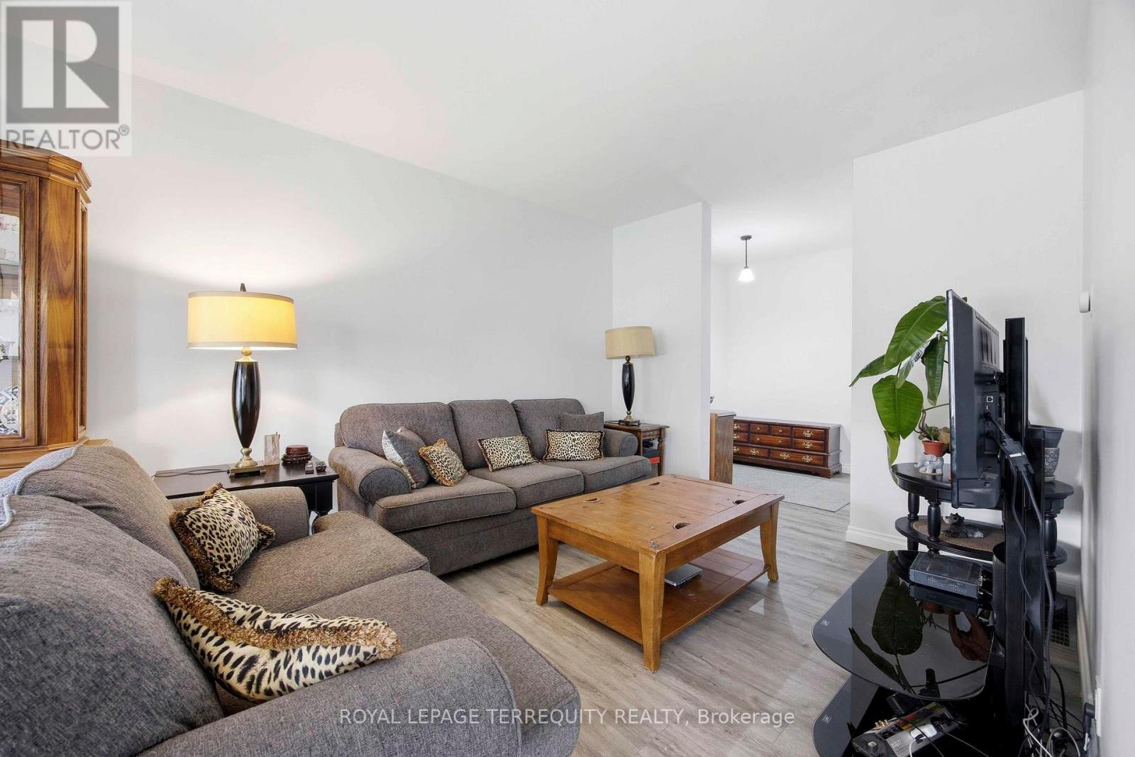 971 Oklahoma Drive, Pickering, Ontario  L1W 2H8 - Photo 11 - E13706292