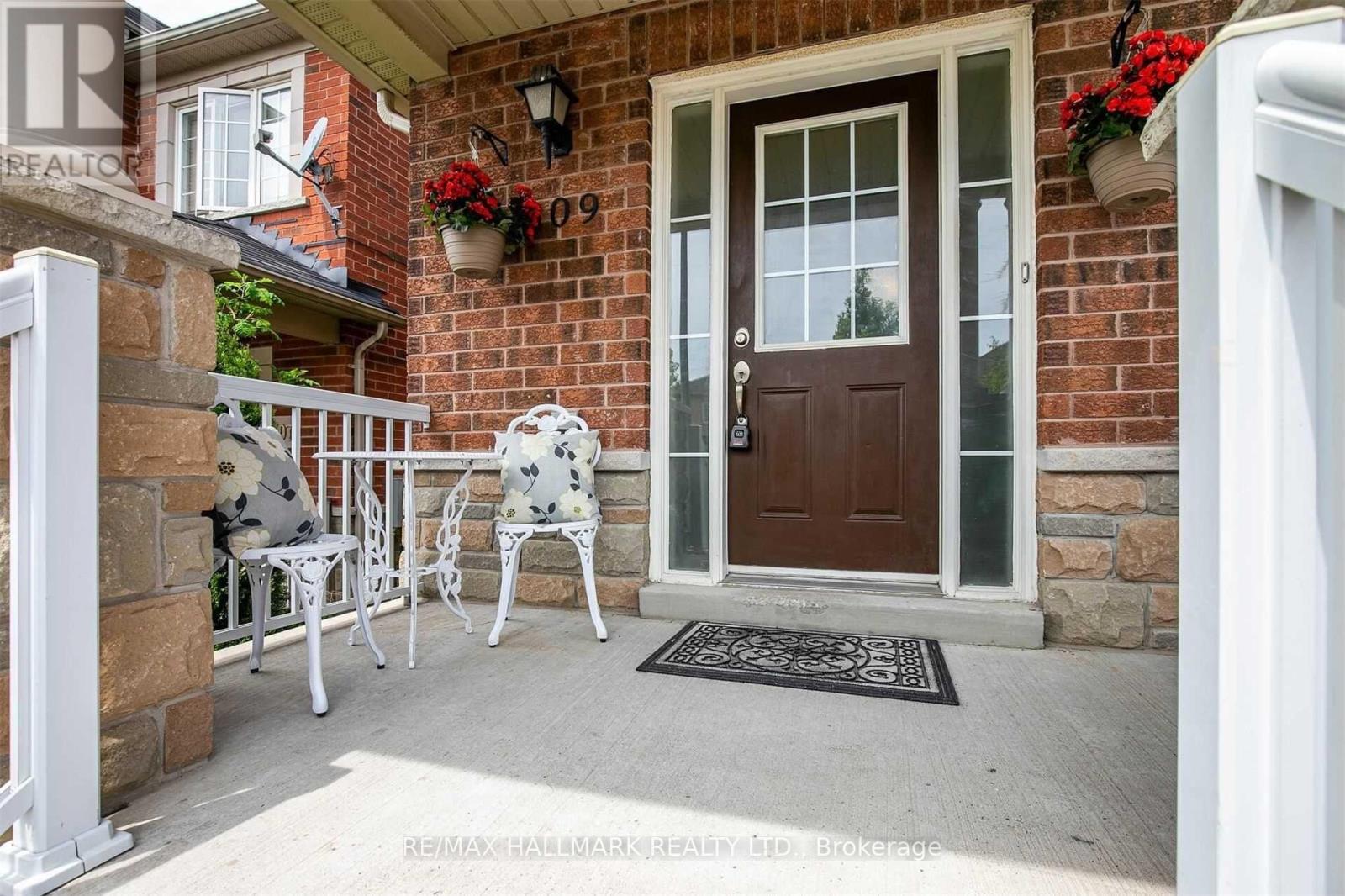 309 Golden Orchard Road, Vaughan (Patterson), Ontario  L6A 0N5 - Photo 3 - N13706034