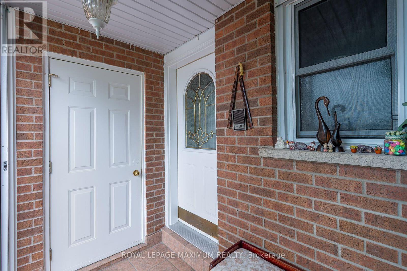 53 Aberdeen Avenue, Vaughan, Ontario  L4L 1C1 - Photo 3 - N13706130