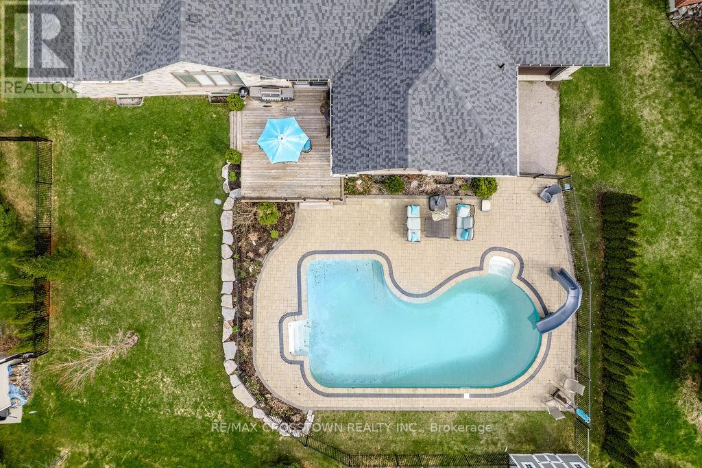 25 Mennill Drive, Springwater (Snow Valley), Ontario  L0L 1Y3 - Photo 2 - S13706052