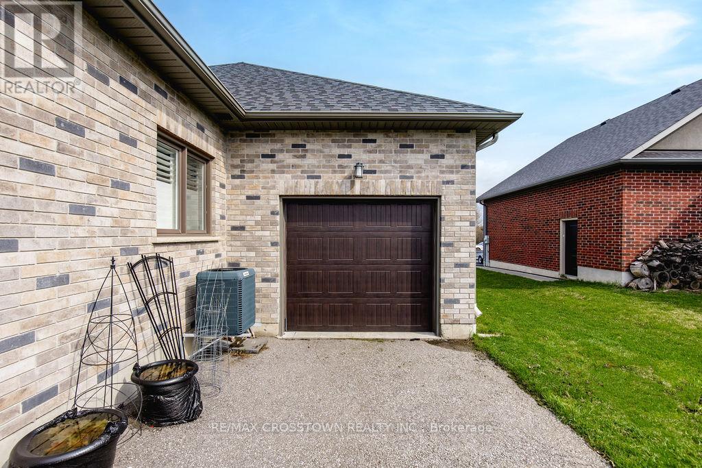 25 Mennill Drive, Springwater (Snow Valley), Ontario  L0L 1Y3 - Photo 44 - S13706052
