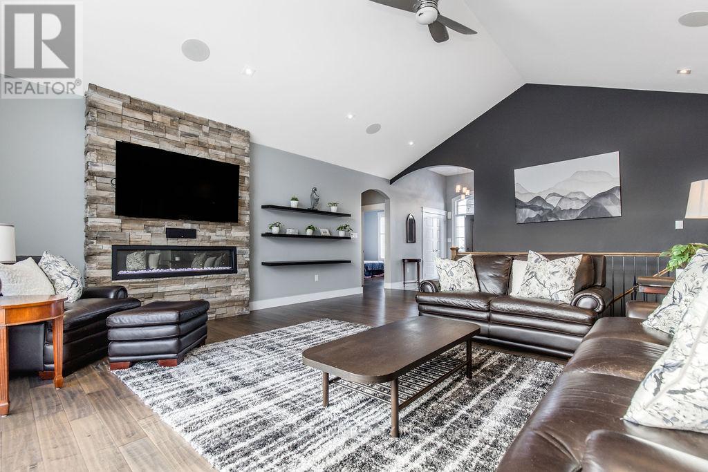25 Mennill Drive, Springwater (Snow Valley), Ontario  L0L 1Y3 - Photo 8 - S13706052