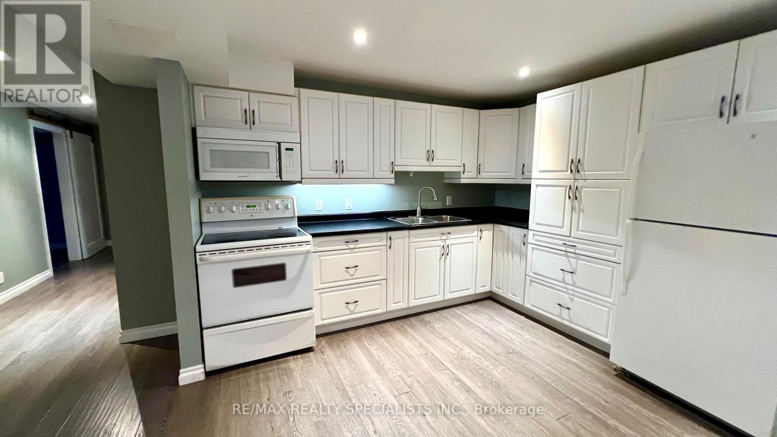 5 Russell Hill Drive, Barrie (Painswick South), Ontario  L4N 0C3 - Photo 18 - S13706308