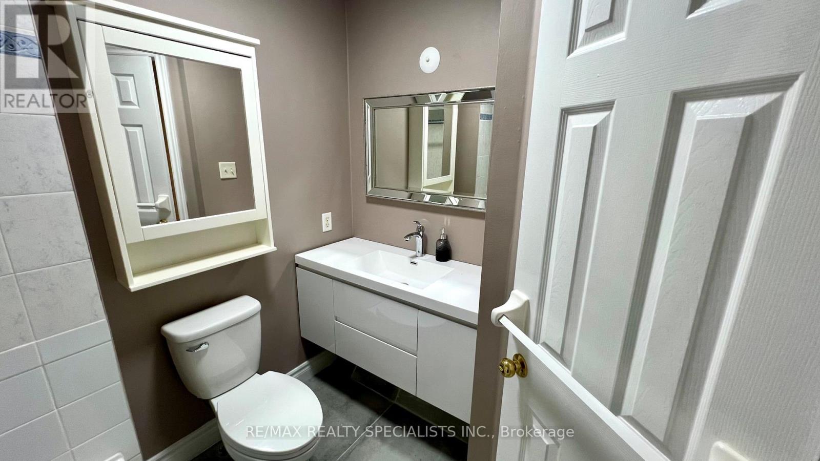 5 Russell Hill Drive, Barrie (Painswick South), Ontario  L4N 0C3 - Photo 3 - S13706308