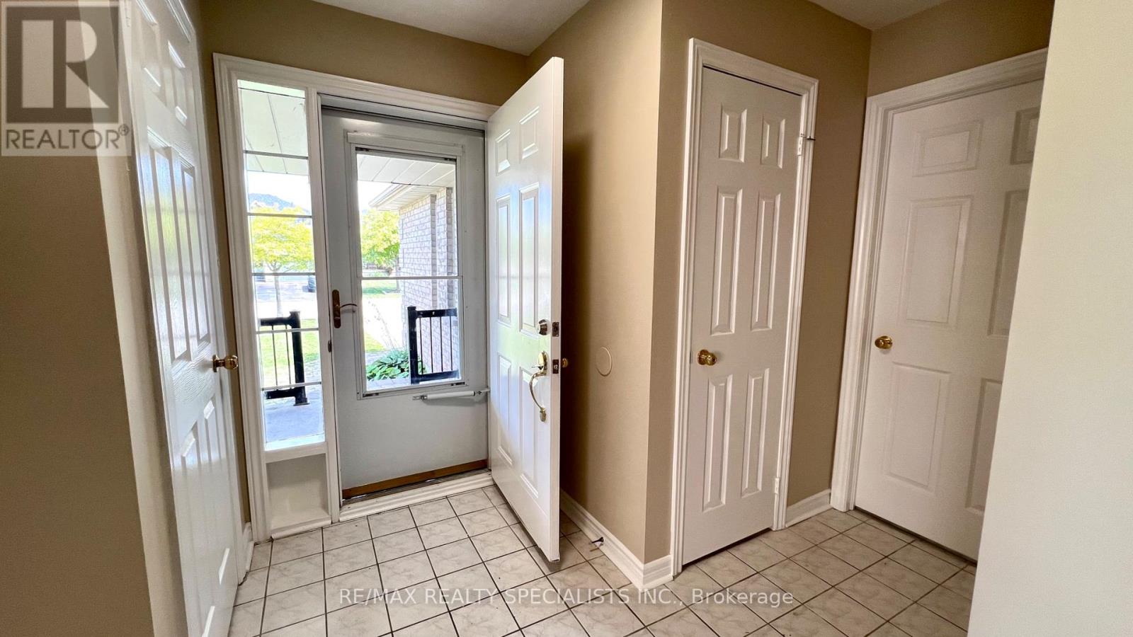 5 Russell Hill Drive, Barrie (Painswick South), Ontario  L4N 0C3 - Photo 5 - S13706308