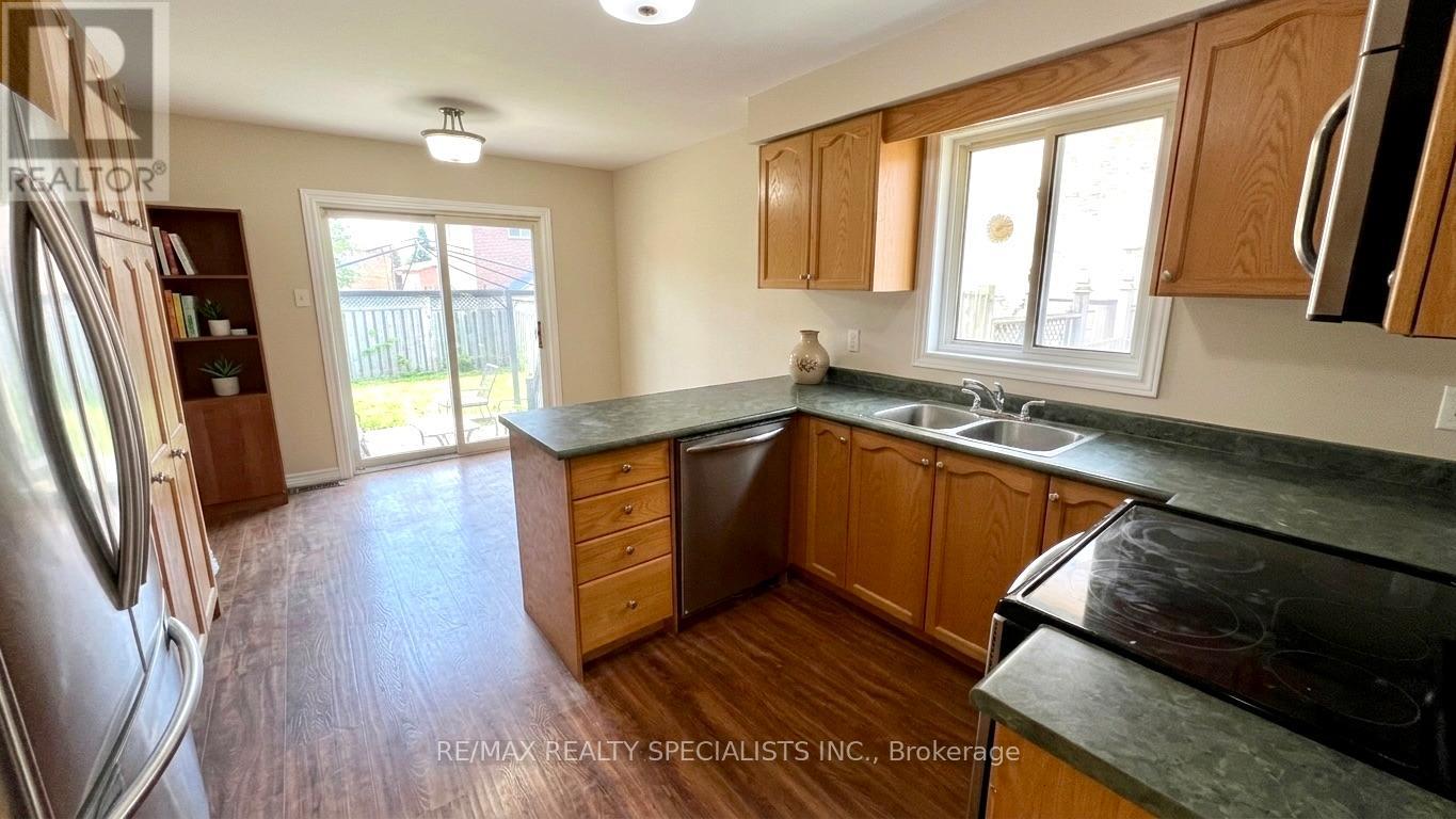 5 Russell Hill Drive, Barrie (Painswick South), Ontario  L4N 0C3 - Photo 8 - S13706308
