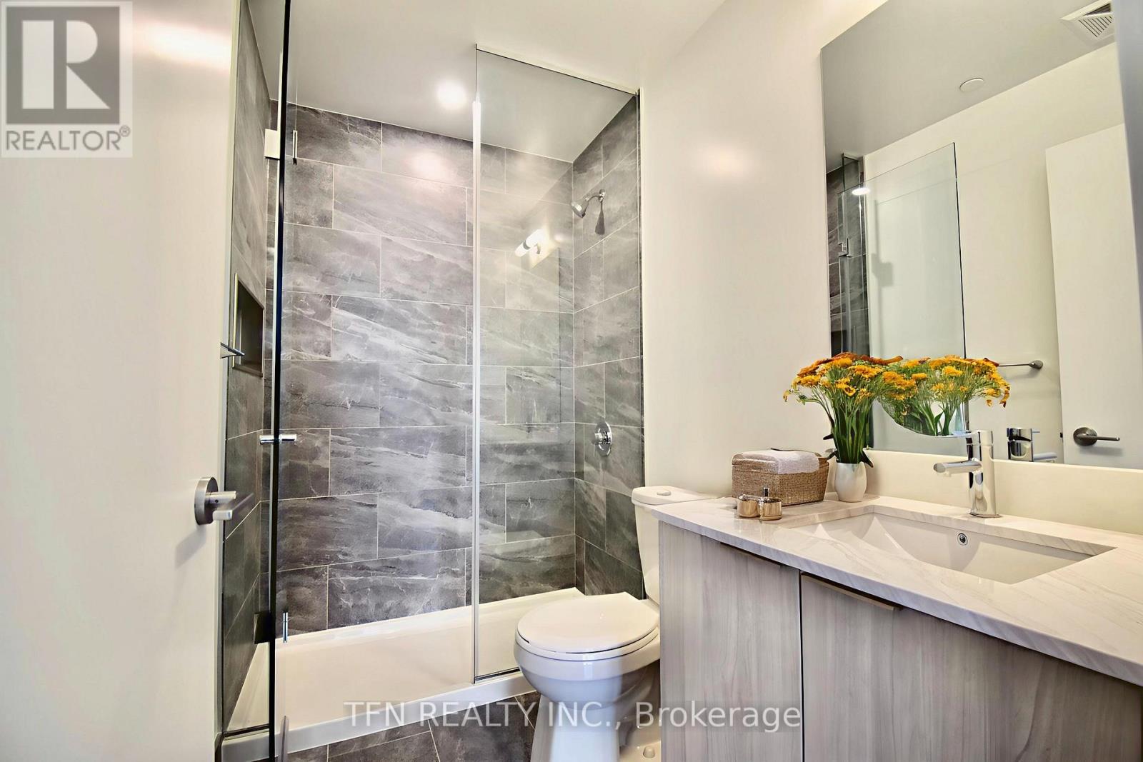 3803 - 395 Square One Drive, Mississauga, Ontario  L5B 0P6 - Photo 2 - W13706086