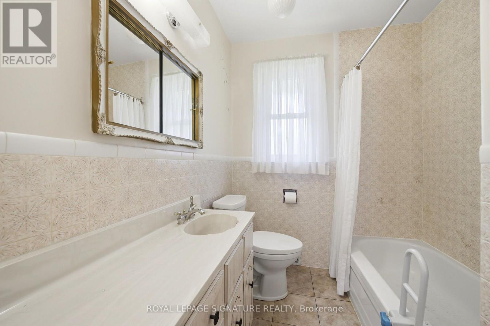 40 Kirk Bradden Road E, Toronto, Ontario  M8Y 2E7 - Photo 13 - W13706110