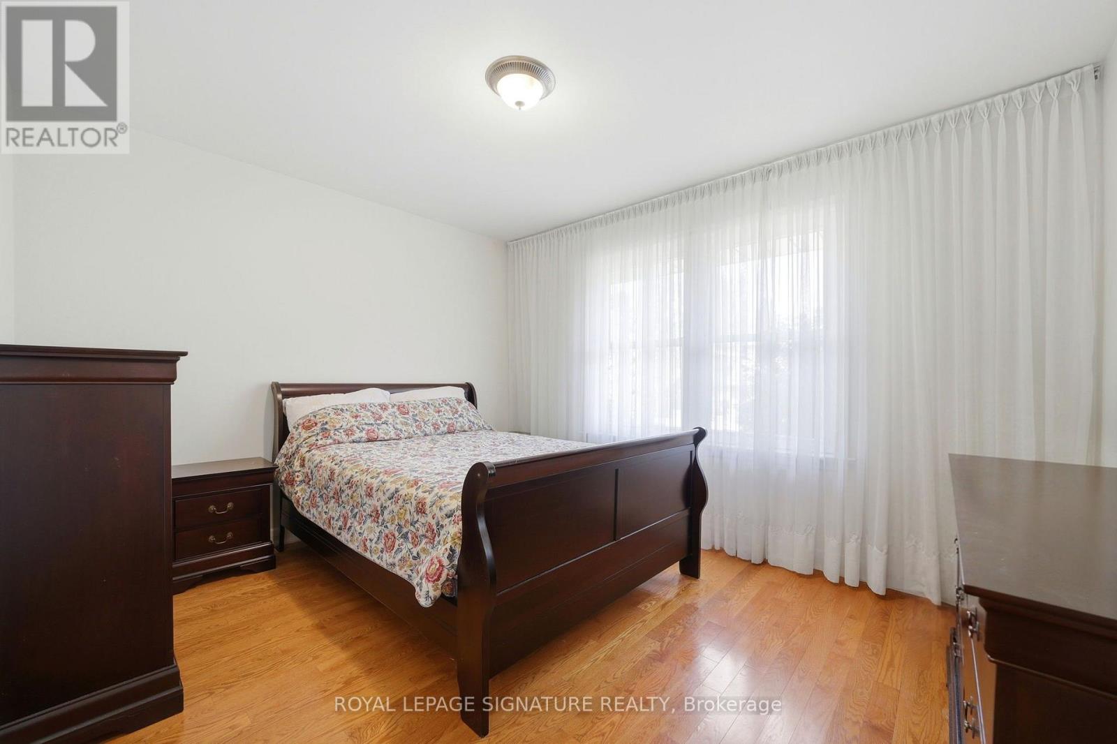 40 Kirk Bradden Road E, Toronto, Ontario  M8Y 2E7 - Photo 14 - W13706110
