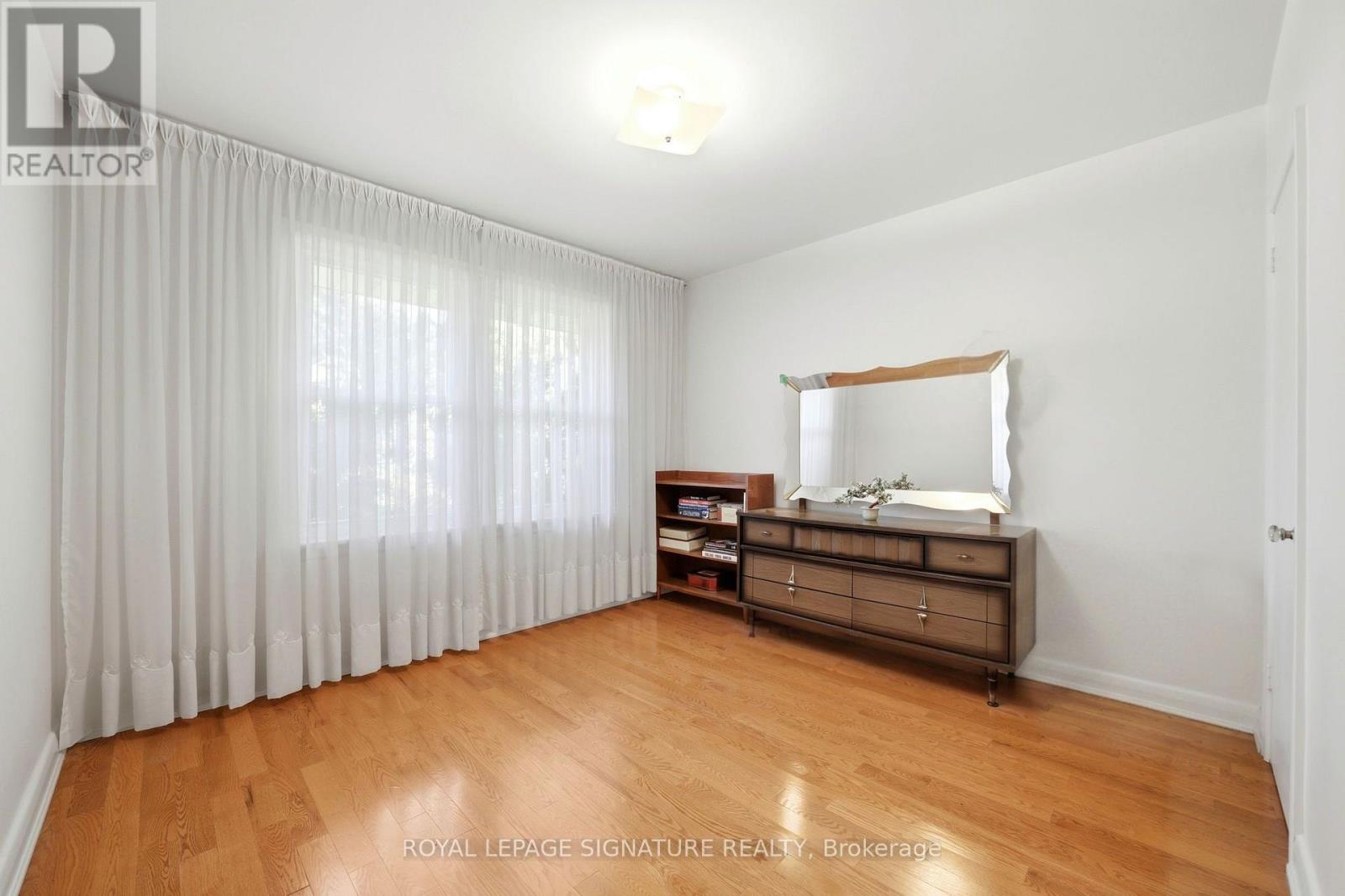 40 Kirk Bradden Road E, Toronto, Ontario  M8Y 2E7 - Photo 16 - W13706110