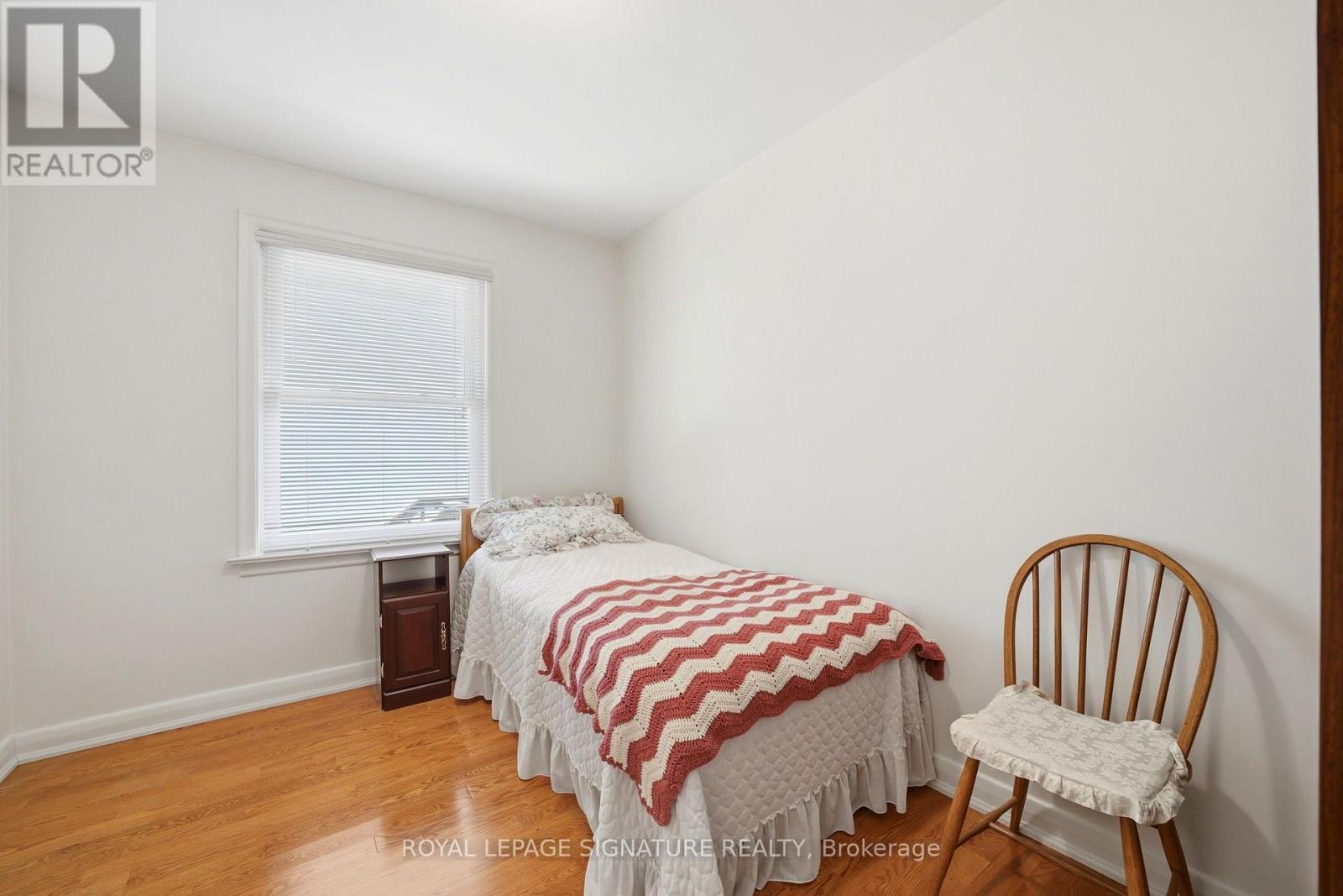 40 Kirk Bradden Road E, Toronto, Ontario  M8Y 2E7 - Photo 17 - W13706110