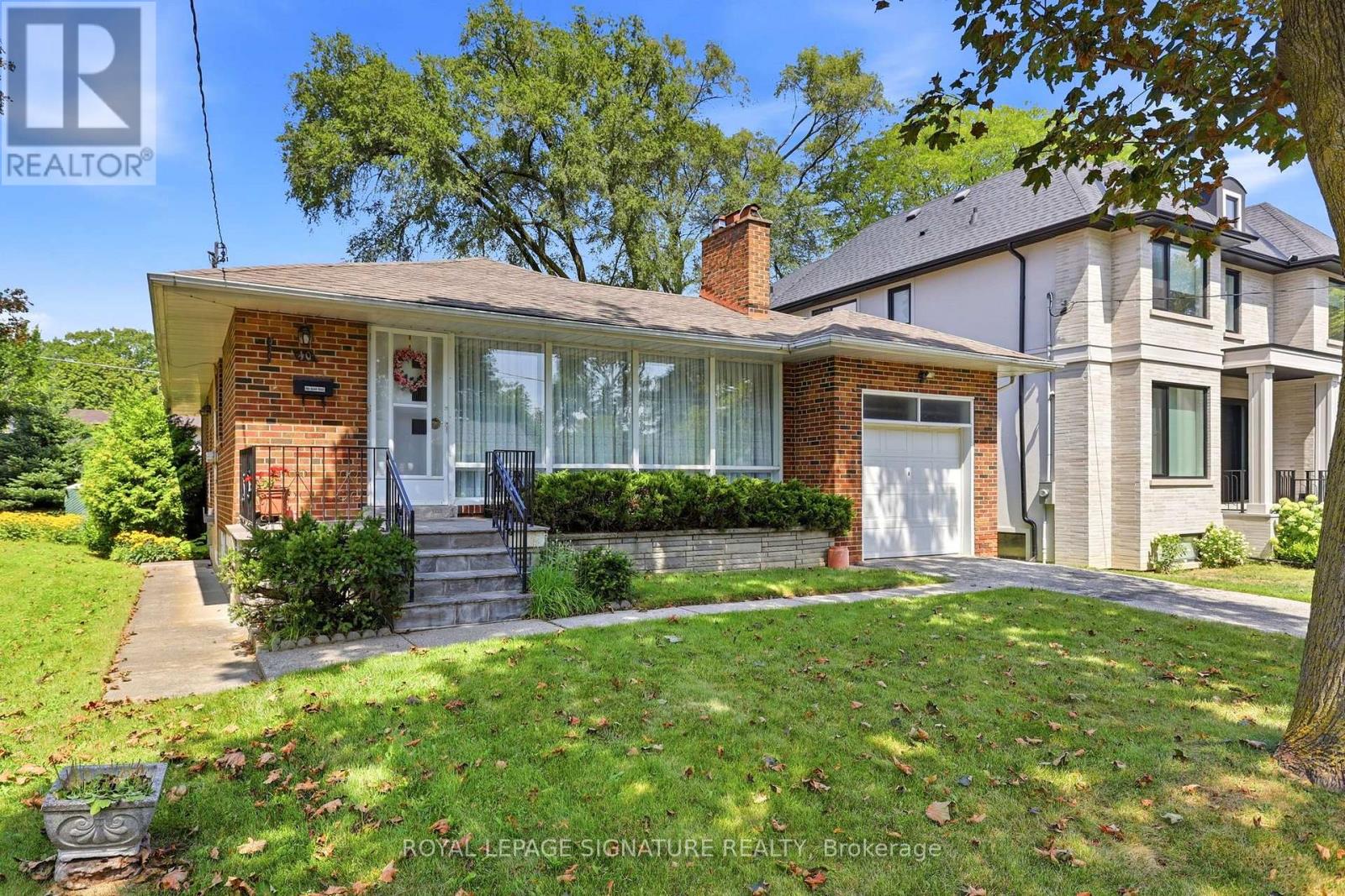 40 Kirk Bradden Road E, Toronto, Ontario  M8Y 2E7 - Photo 2 - W13706110
