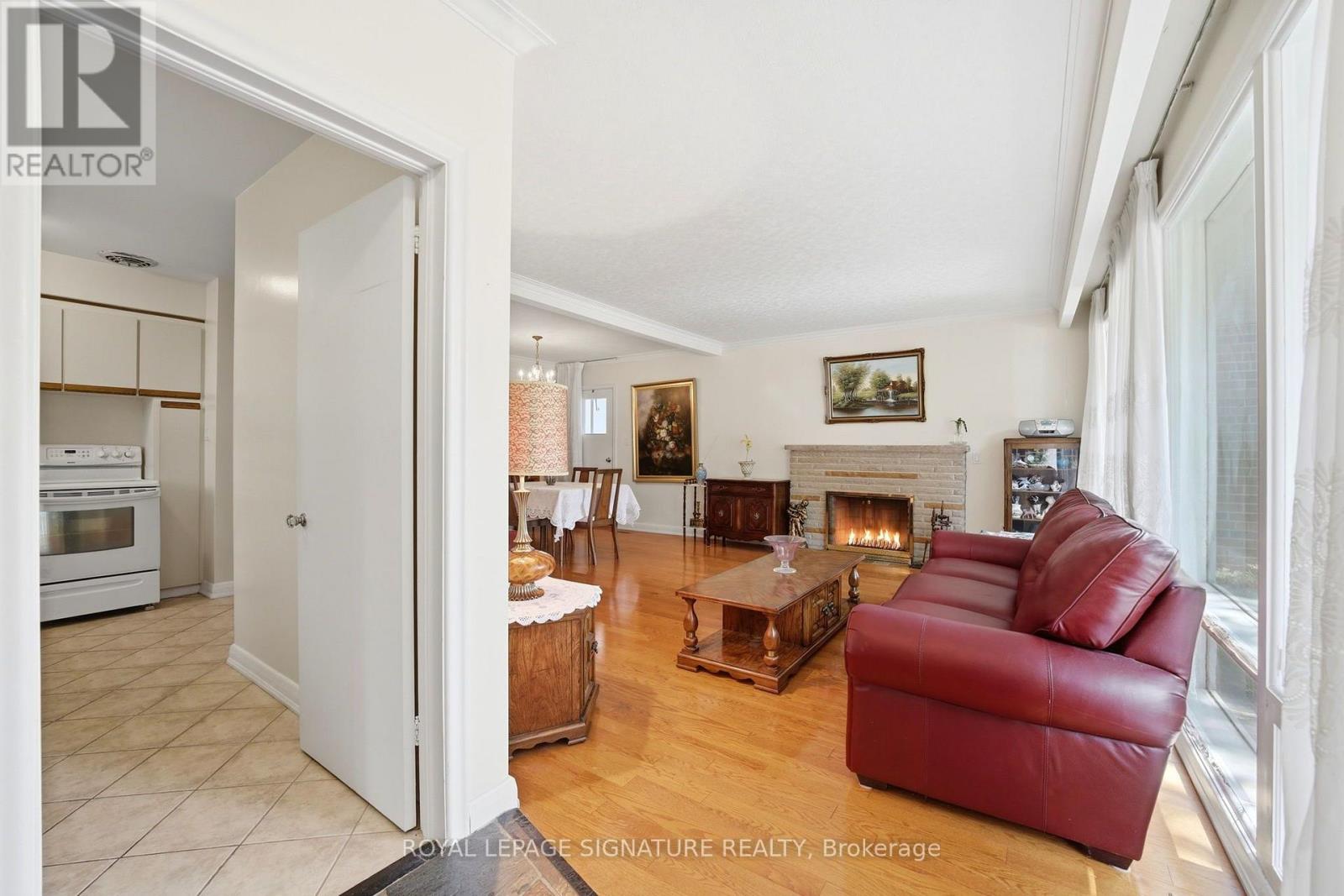 40 Kirk Bradden Road E, Toronto, Ontario  M8Y 2E7 - Photo 4 - W13706110