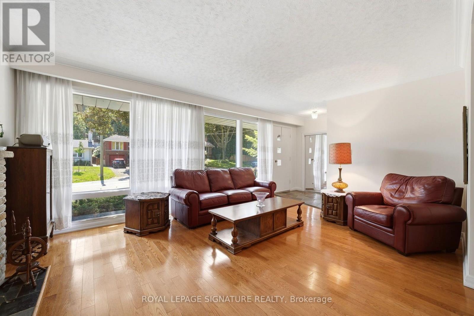 40 Kirk Bradden Road E, Toronto, Ontario  M8Y 2E7 - Photo 7 - W13706110
