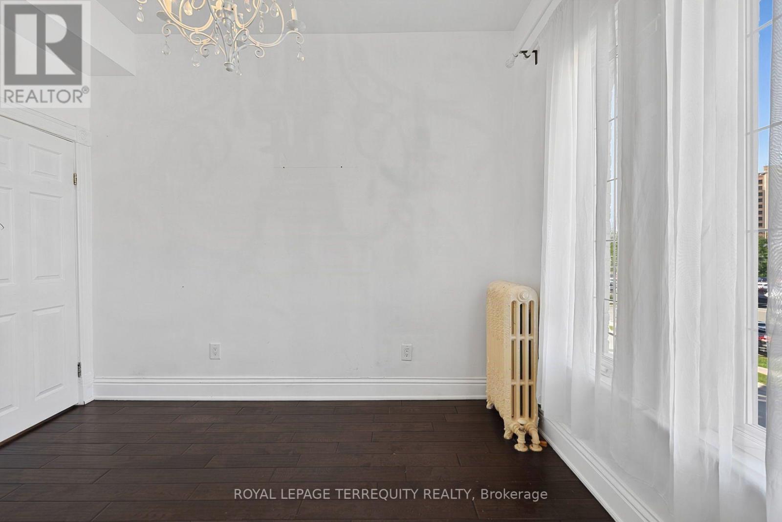 35 Elizabeth Street N, Brampton, Ontario  L6X 1S3 - Photo 21 - W13706134