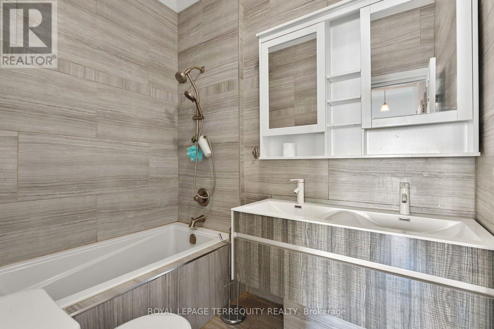 35 Elizabeth Street N, Brampton, Ontario  L6X 1S3 - Photo 26 - W13706134