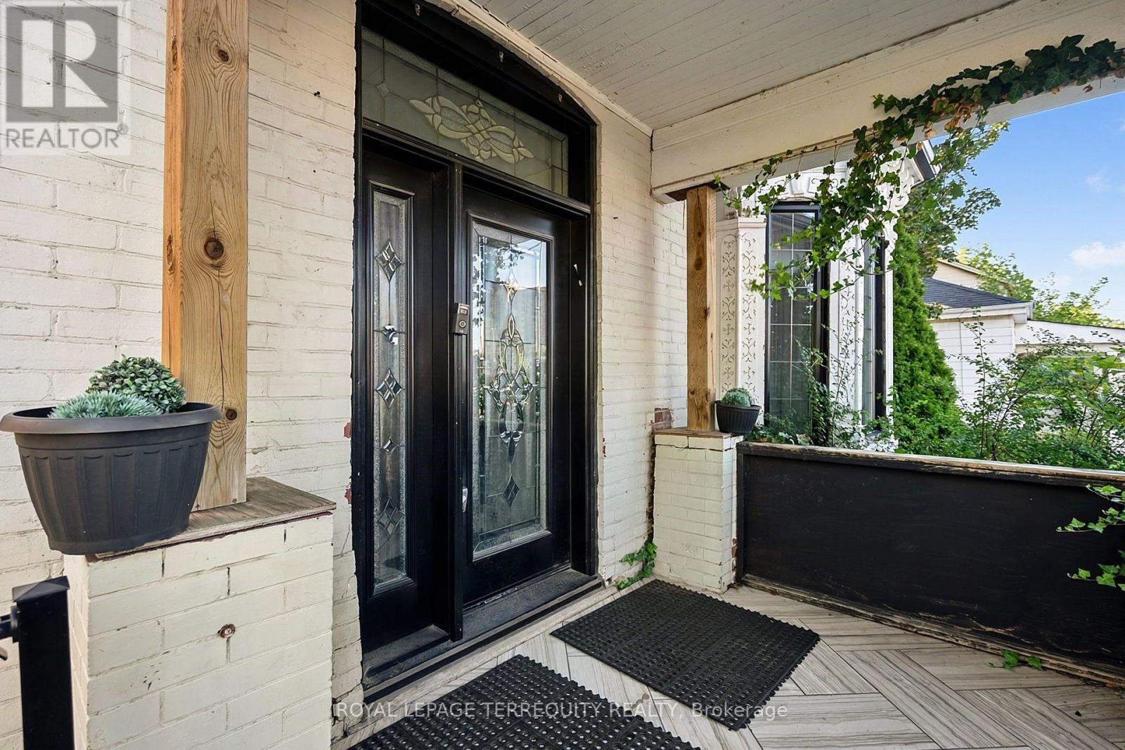 35 Elizabeth Street N, Brampton, Ontario  L6X 1S3 - Photo 3 - W13706134