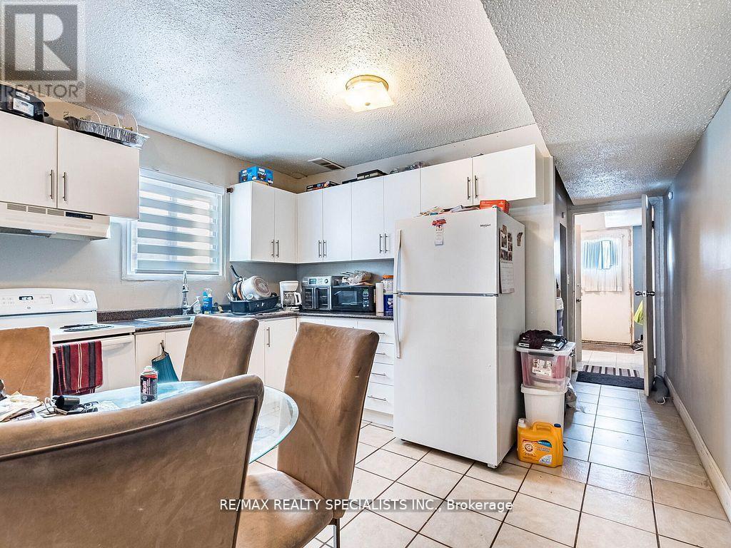 18 Ashford Court, Brampton, Ontario  L6V 2Z1 - Photo 33 - W13706198
