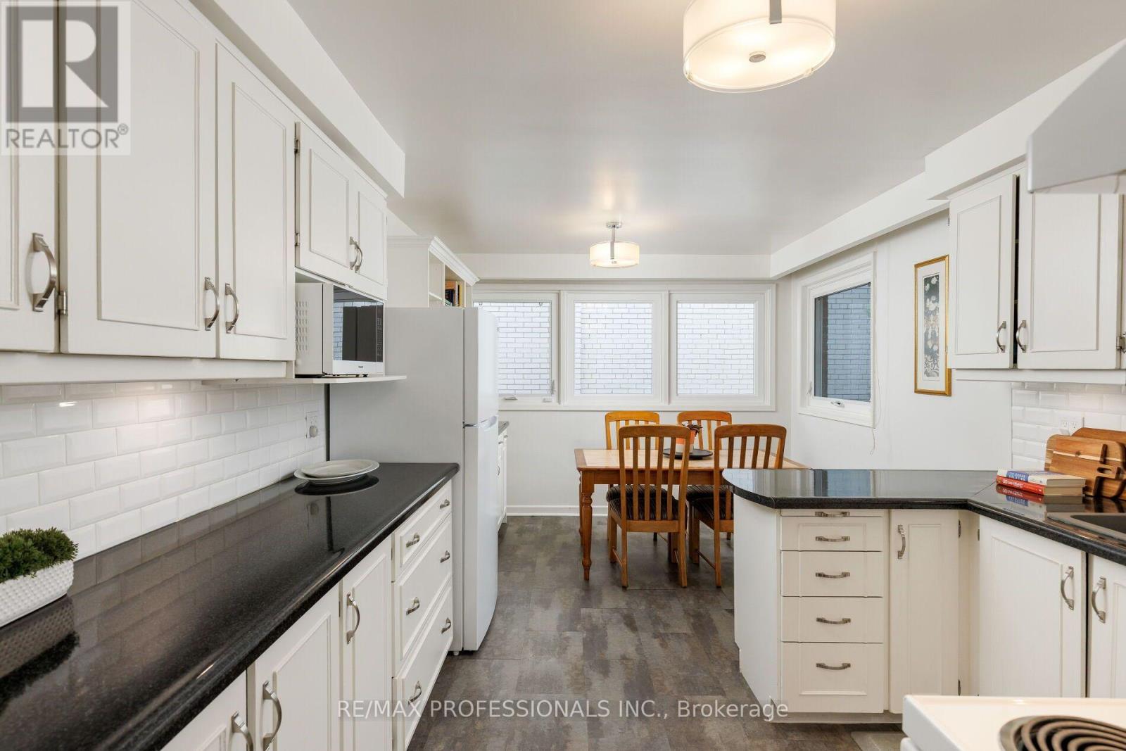 36 Thicket Road, Toronto, Ontario  M9C 2T6 - Photo 13 - W13706216