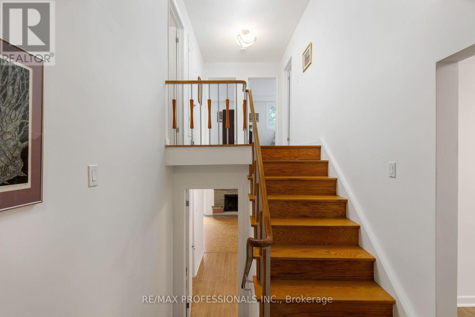 36 Thicket Road, Toronto, Ontario  M9C 2T6 - Photo 19 - W13706216