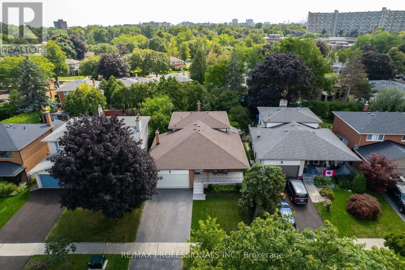 36 Thicket Road, Toronto, Ontario  M9C 2T6 - Photo 2 - W13706216