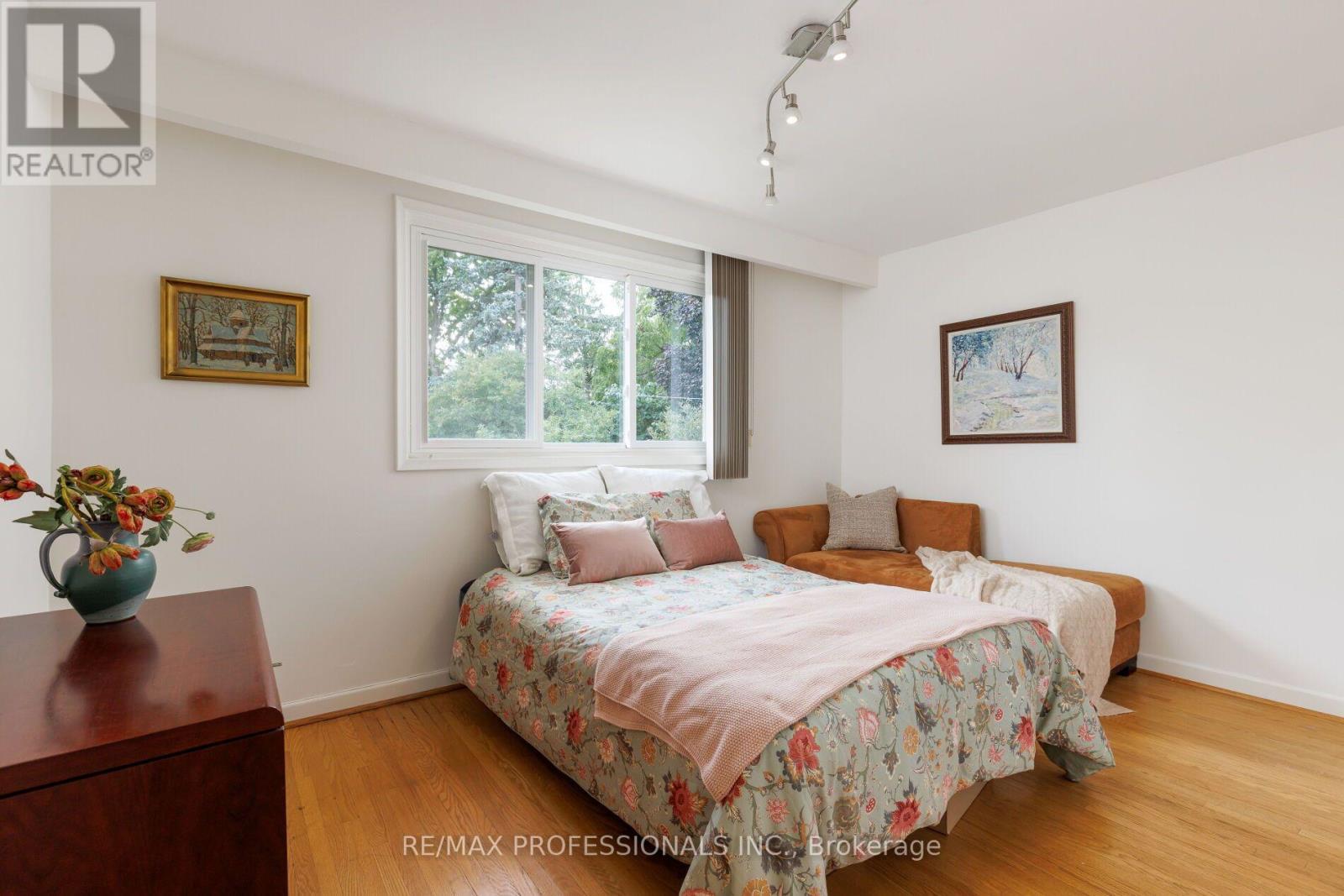 36 Thicket Road, Toronto, Ontario  M9C 2T6 - Photo 23 - W13706216