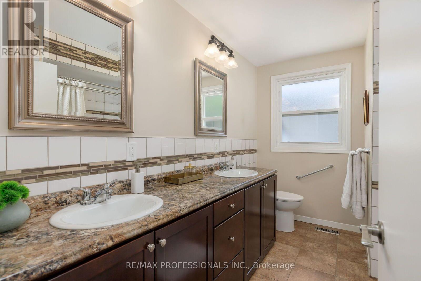 36 Thicket Road, Toronto, Ontario  M9C 2T6 - Photo 28 - W13706216