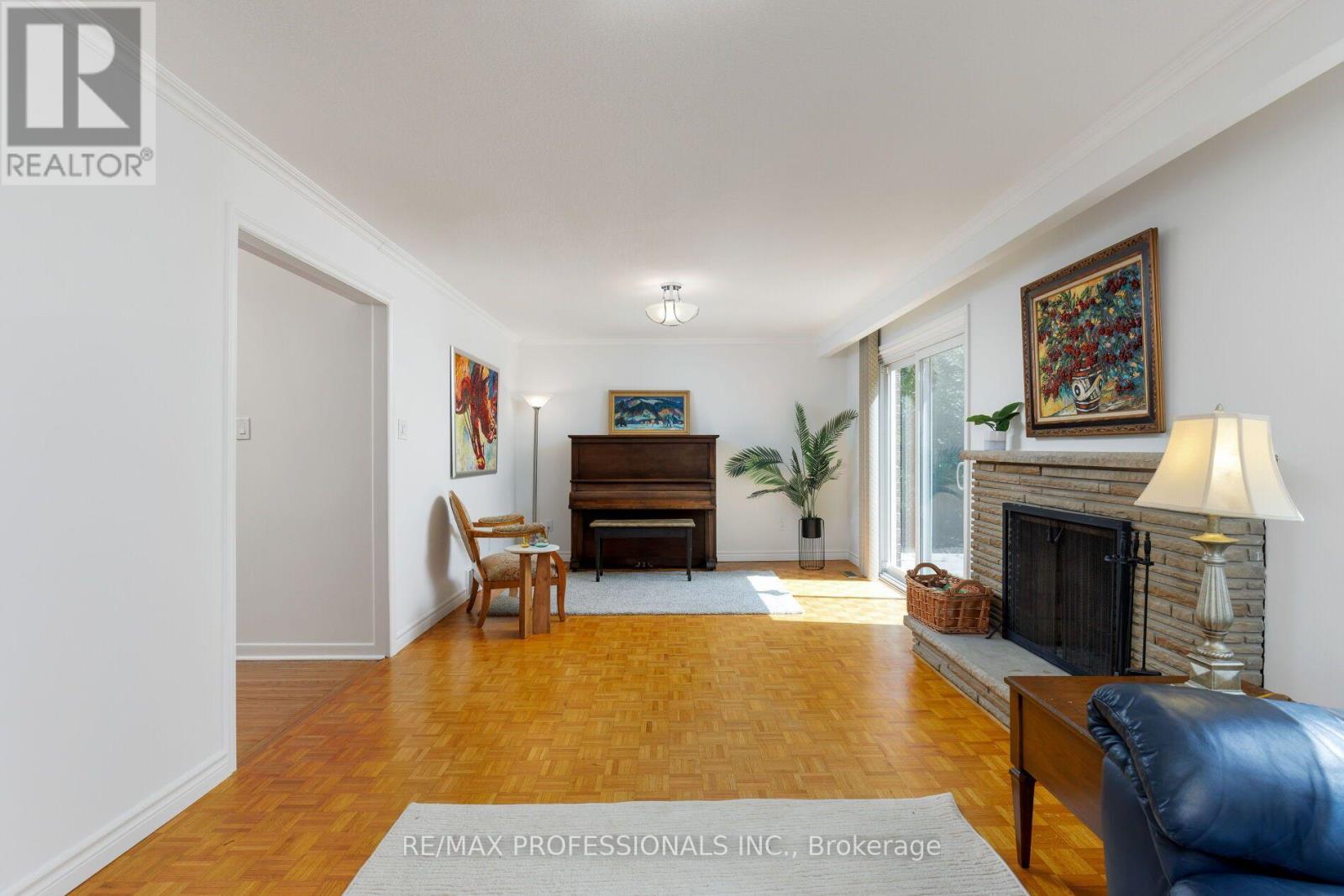 36 Thicket Road, Toronto, Ontario  M9C 2T6 - Photo 31 - W13706216