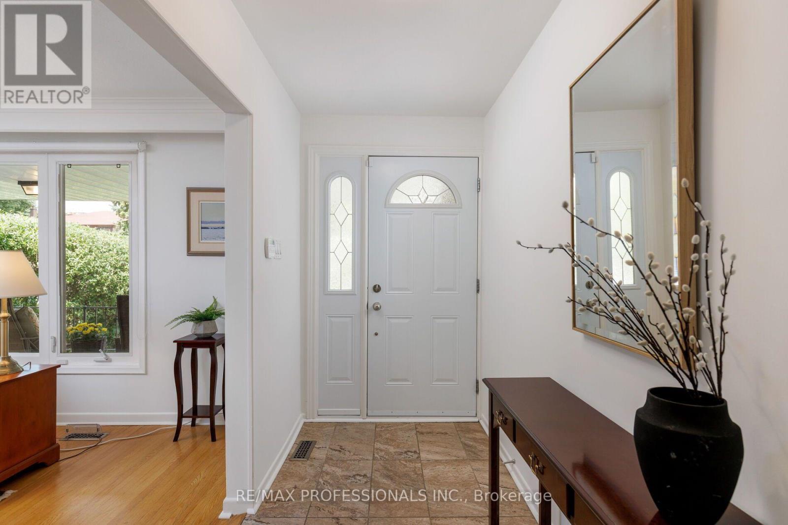36 Thicket Road, Toronto, Ontario  M9C 2T6 - Photo 4 - W13706216