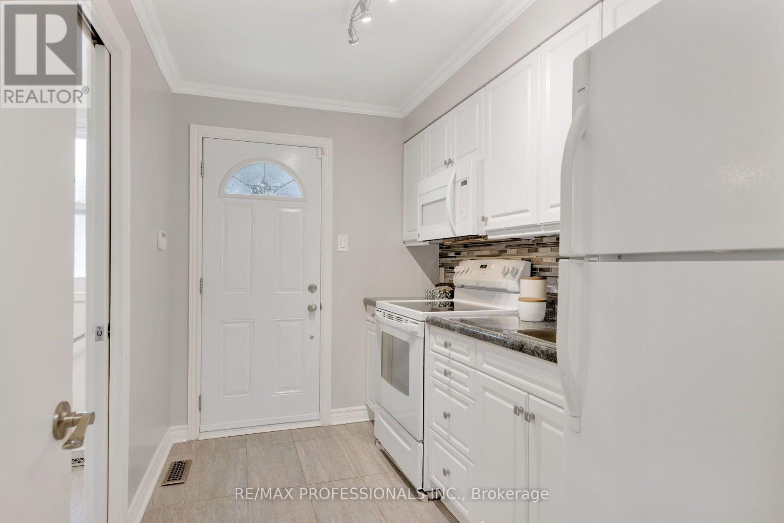 36 Thicket Road, Toronto, Ontario  M9C 2T6 - Photo 42 - W13706216