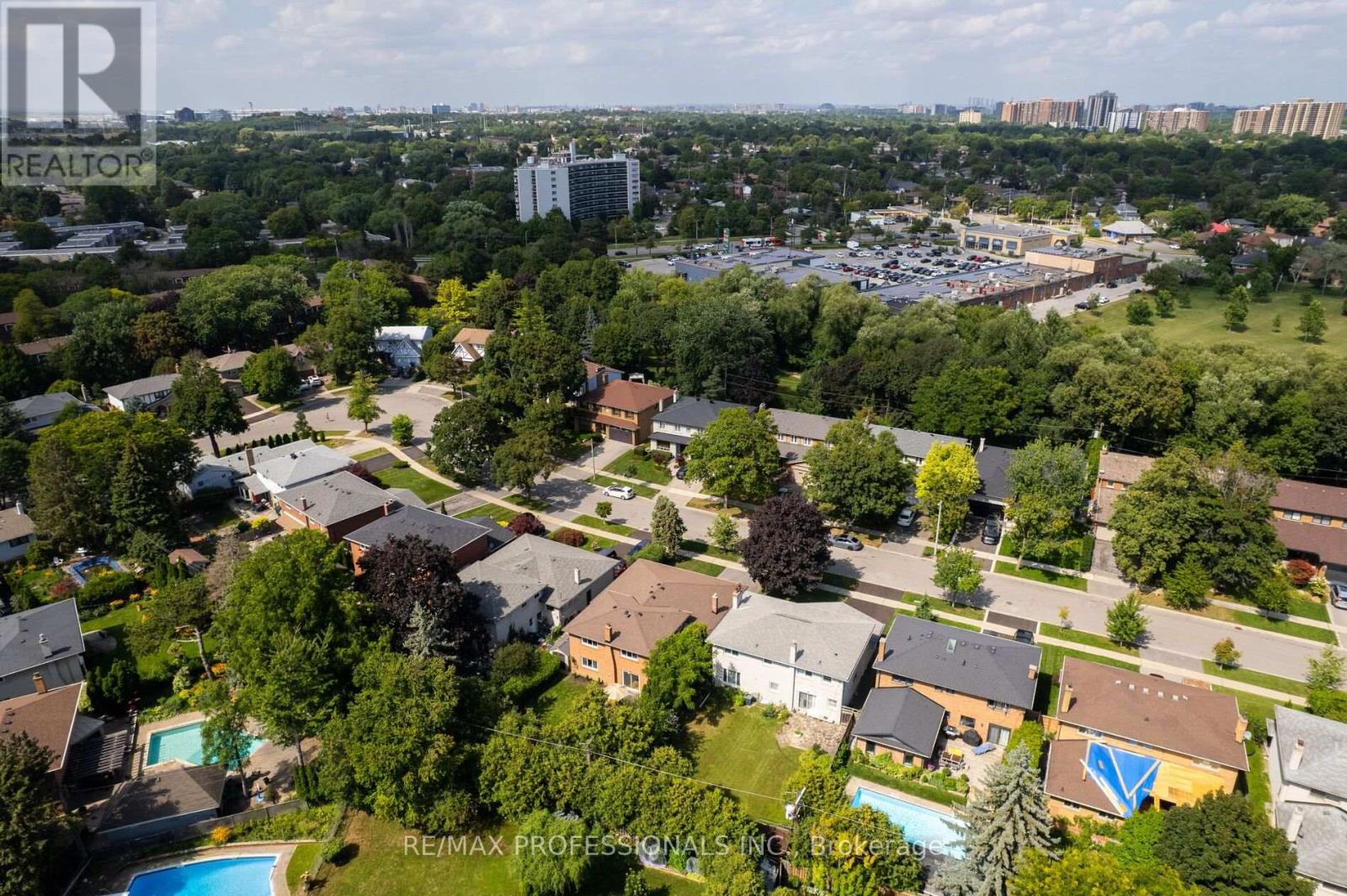 36 Thicket Road, Toronto, Ontario  M9C 2T6 - Photo 49 - W13706216
