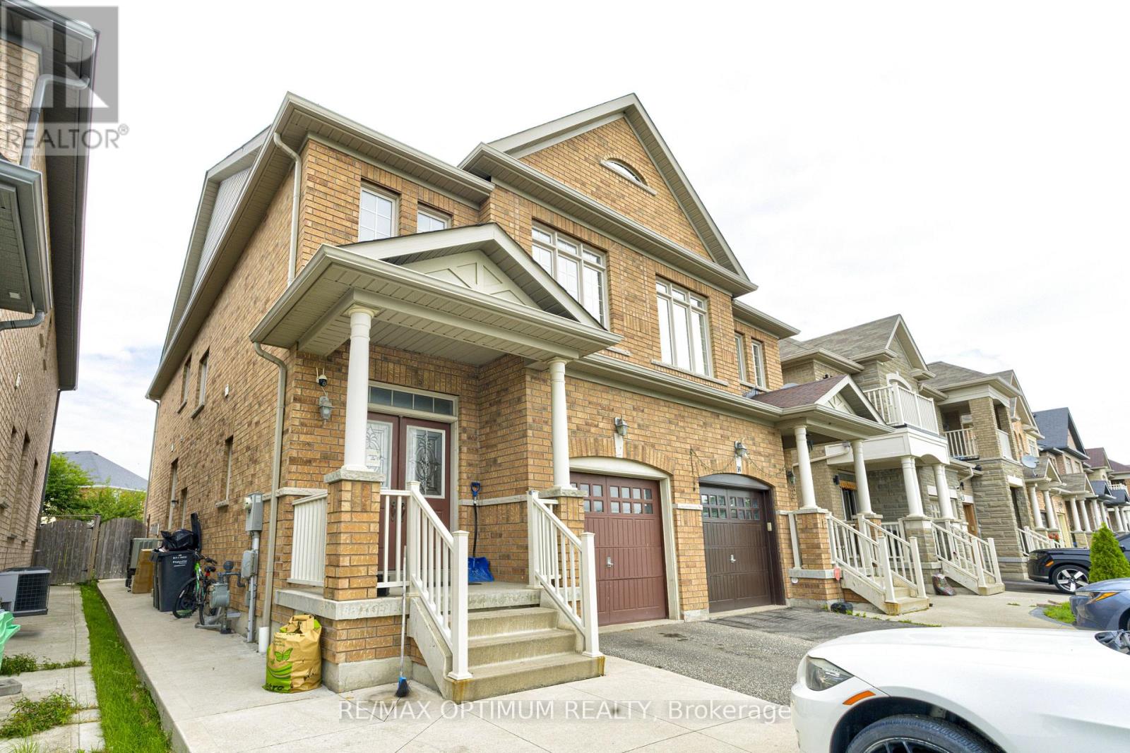 12 Franktown Drive, Brampton, Ontario  L6P 3N3 - Photo 4 - W13706224