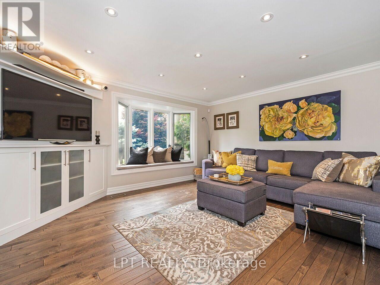 493 Tipperton Crescent, Oakville, Ontario  L6L 5E1 - Photo 6 - W13706274