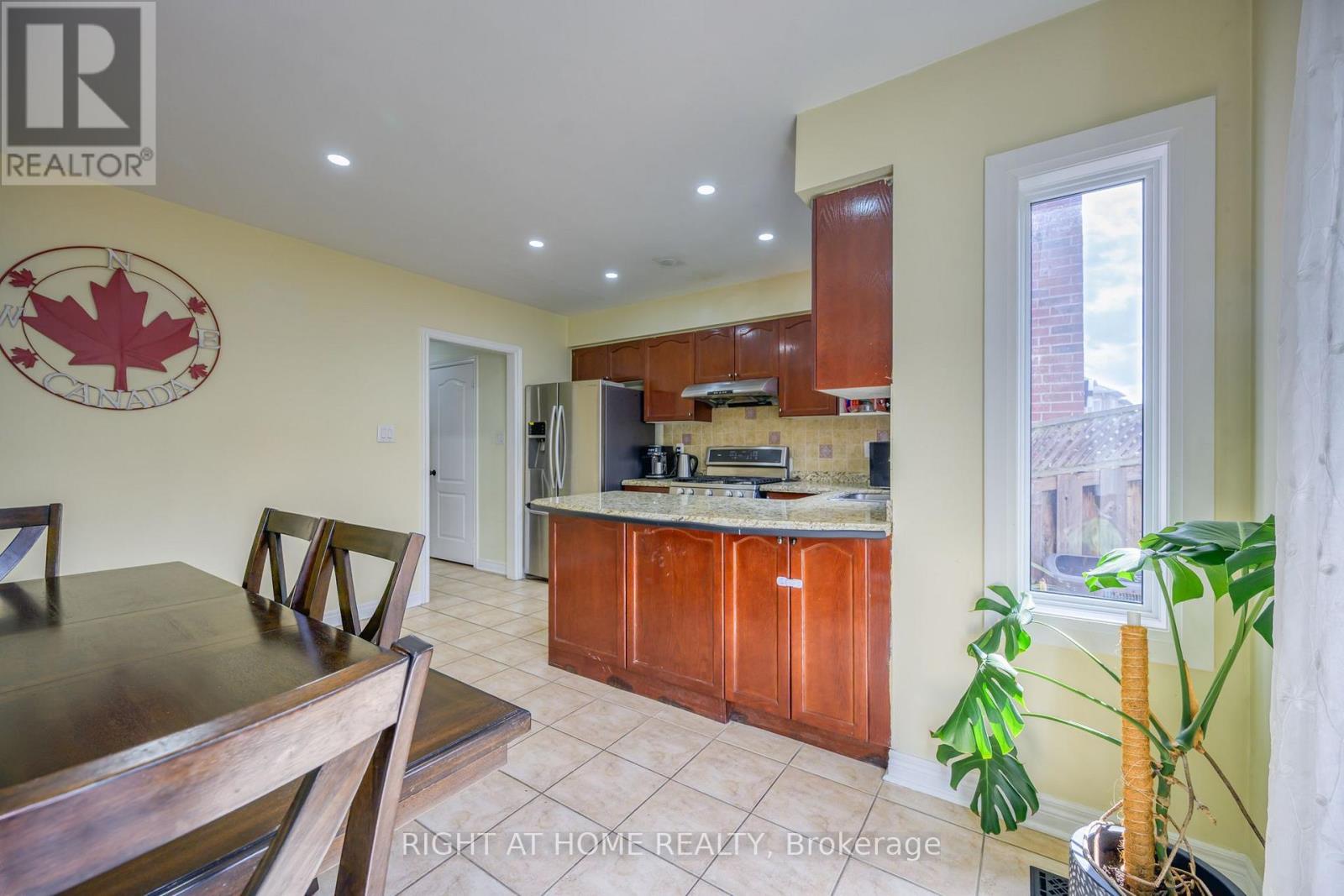 6683 Opera Glass Crescent, Mississauga, Ontario  L5W 1R8 - Photo 13 - W13706280