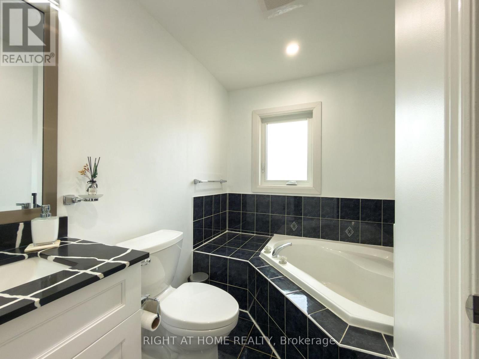 6683 Opera Glass Crescent, Mississauga, Ontario  L5W 1R8 - Photo 28 - W13706280