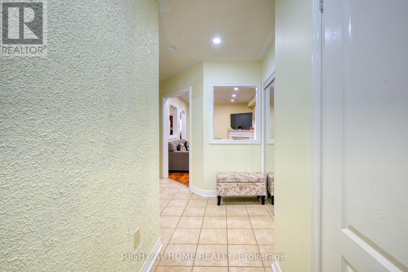 6683 Opera Glass Crescent, Mississauga, Ontario  L5W 1R8 - Photo 3 - W13706280