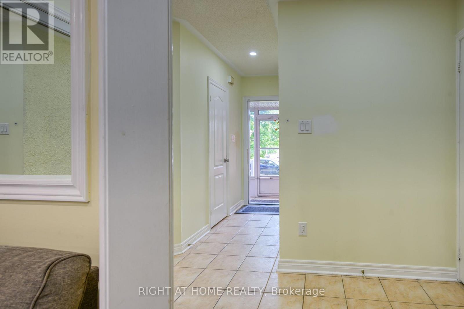 6683 Opera Glass Crescent, Mississauga, Ontario  L5W 1R8 - Photo 4 - W13706280