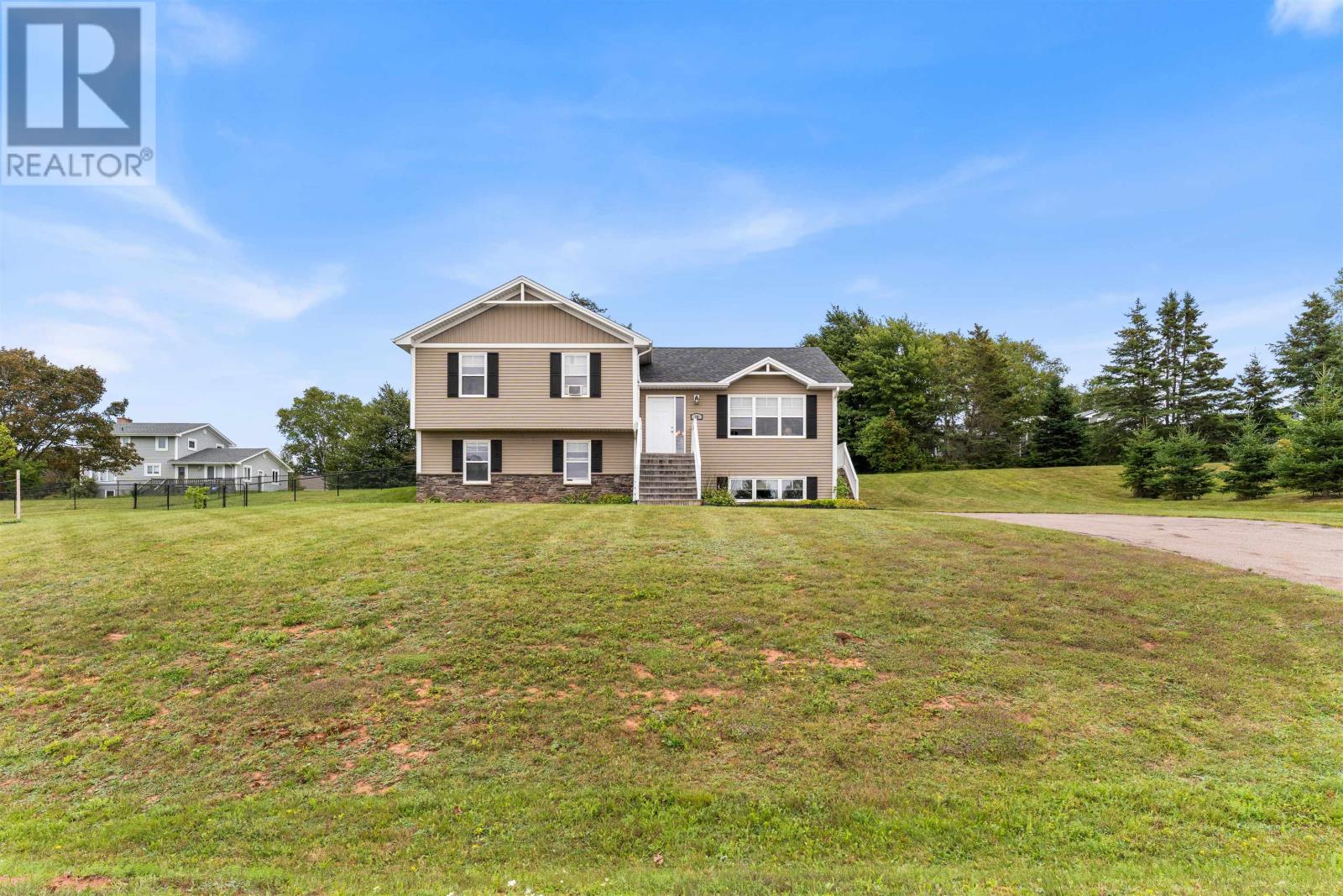 19 Brookside Drive, Stratford, Prince Edward Island  C1B 1K8 - Photo 1 - 202621306