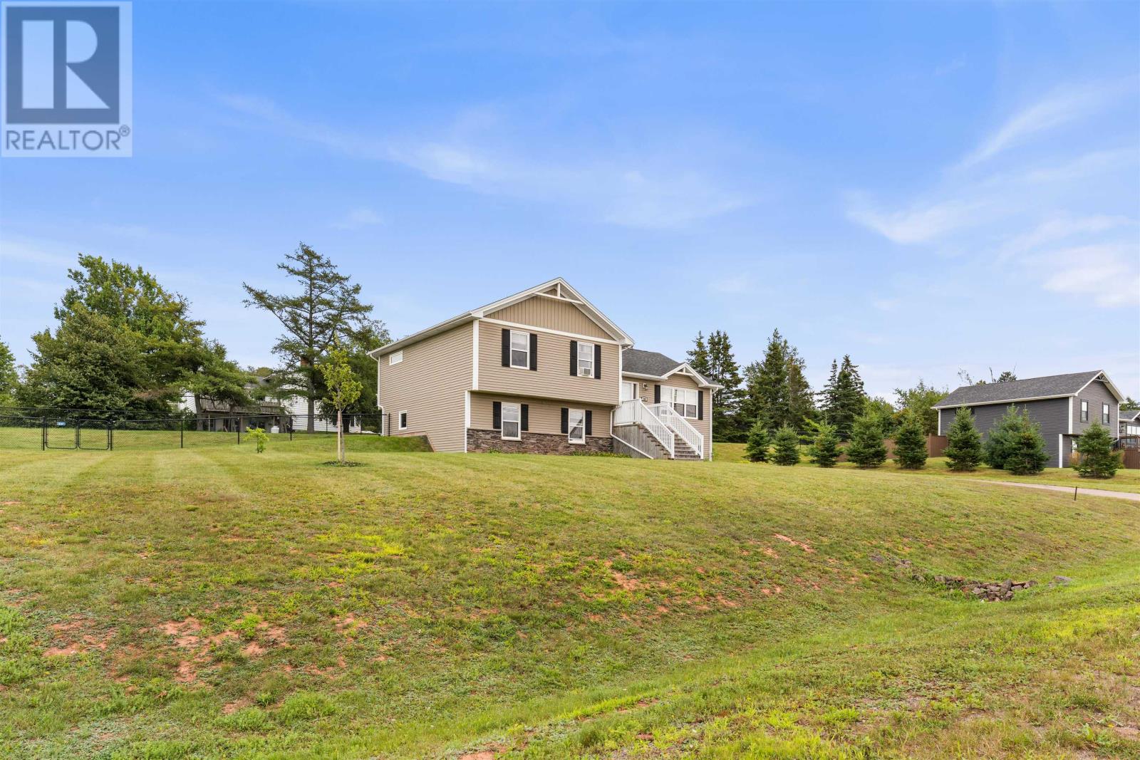 19 Brookside Drive, Stratford, Prince Edward Island  C1B 1K8 - Photo 4 - 202621306