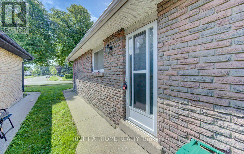 204 Holborn Drive, Kitchener, Ontario  N2A 2E8 - Photo 44 - X13706060