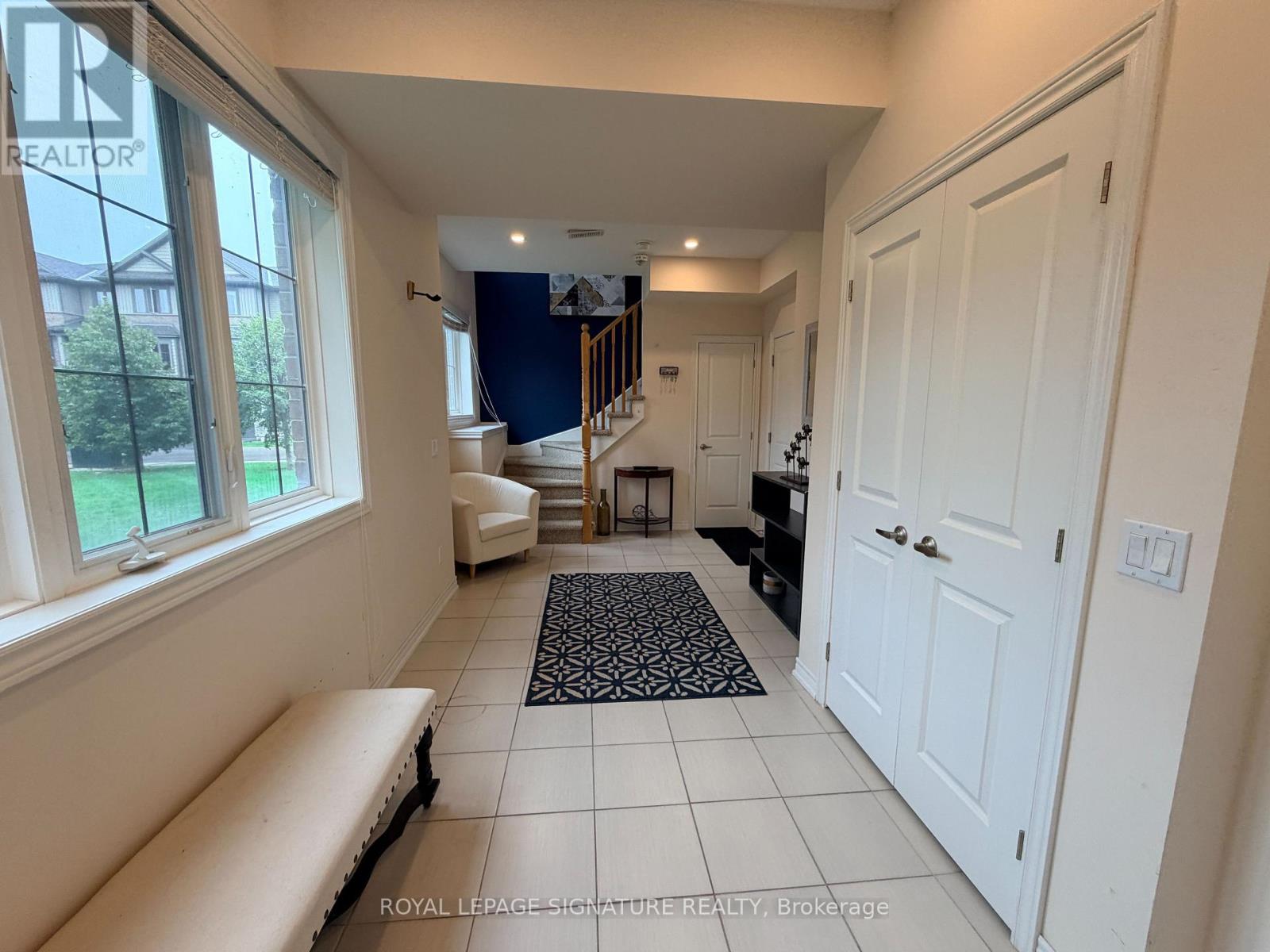 44 Southshore Crescent, Hamilton, Ontario  L8E 0J3 - Photo 2 - X13706158
