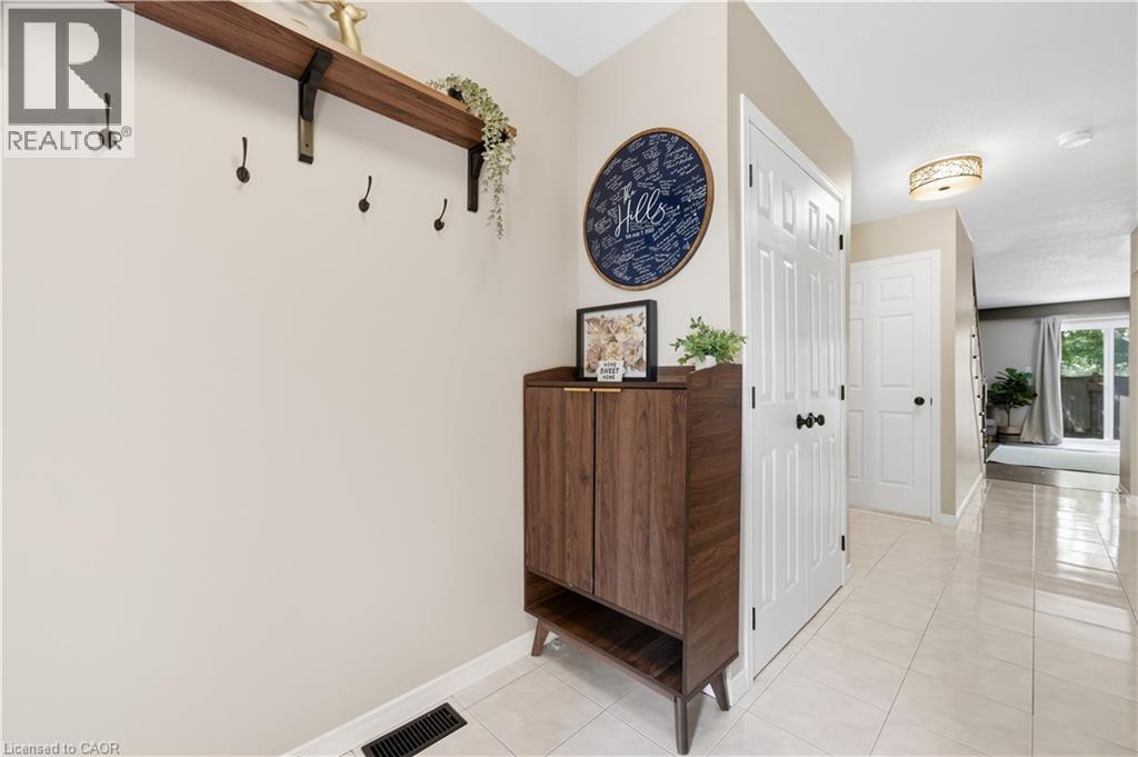 27 Bronte Court, Waterdown, Ontario  L9H 7N2 - Photo 4 - 40854669