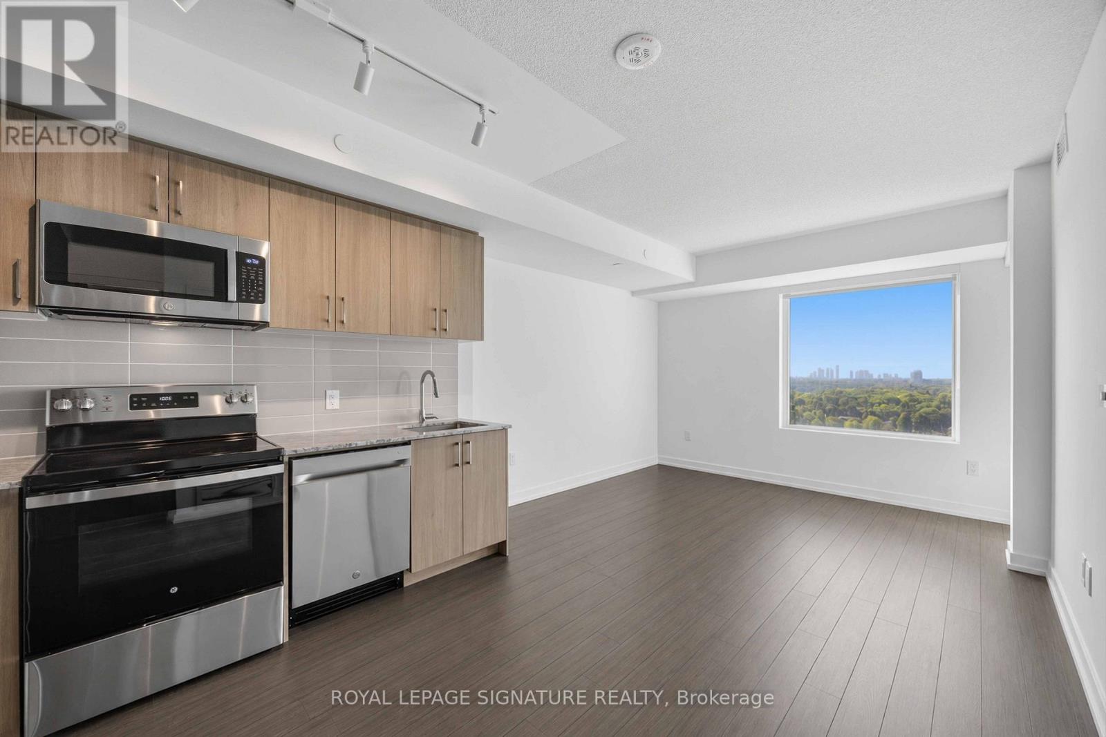 1409 - 4010 Eglinton Avenue W, Toronto, Ontario  M9A 0G5 - Photo 2 - W13654868