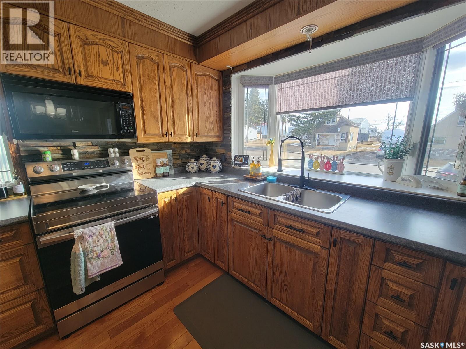 4702 Leader Street, Macklin, Saskatchewan  S0L 2C0 - Photo 9 - SK046429
