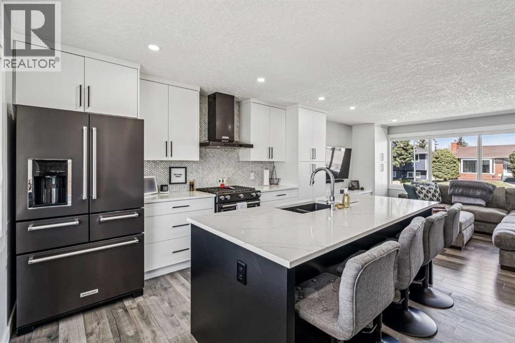 2219 Munro Drive Ne, Calgary, Alberta  T2E 5Y7 - Photo 7 - A2311544