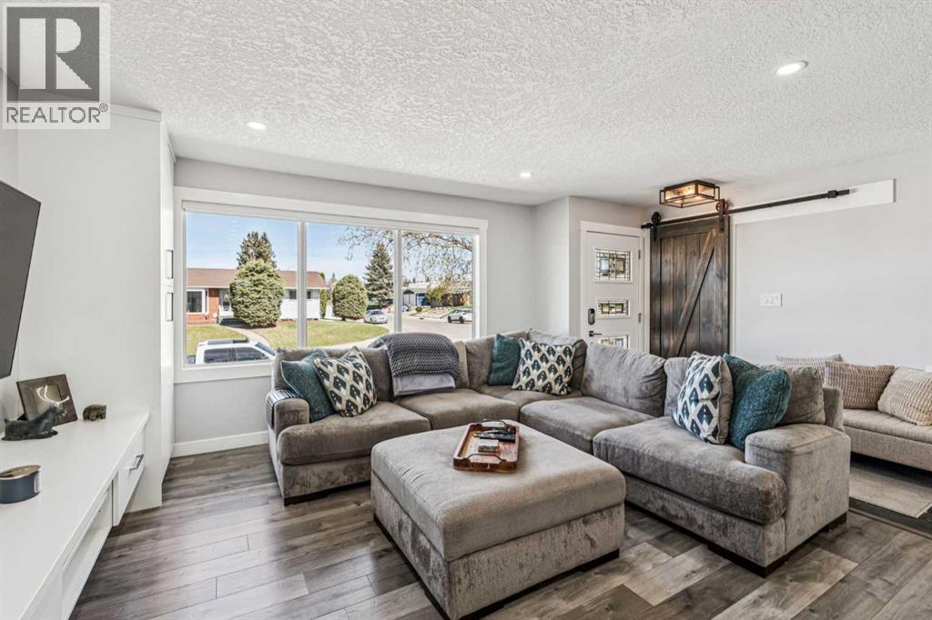 2219 Munro Drive Ne, Calgary, Alberta  T2E 5Y7 - Photo 5 - A2311544