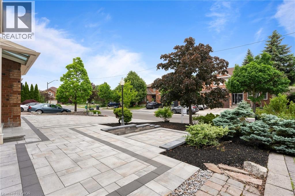 6872 Round Leaf Court, Mississauga, Ontario  L5N 6X6 - Photo 3 - 40838841